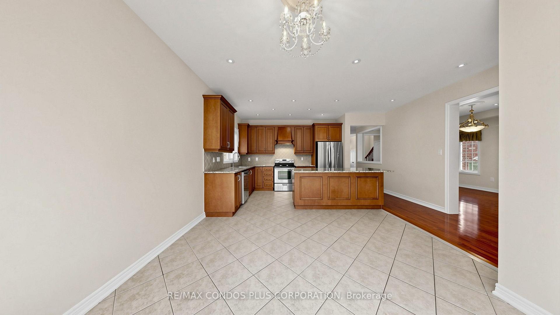 Photo 13 of 139 Queen Filomena Avenue, Vaughan, Patterson — HOMEH