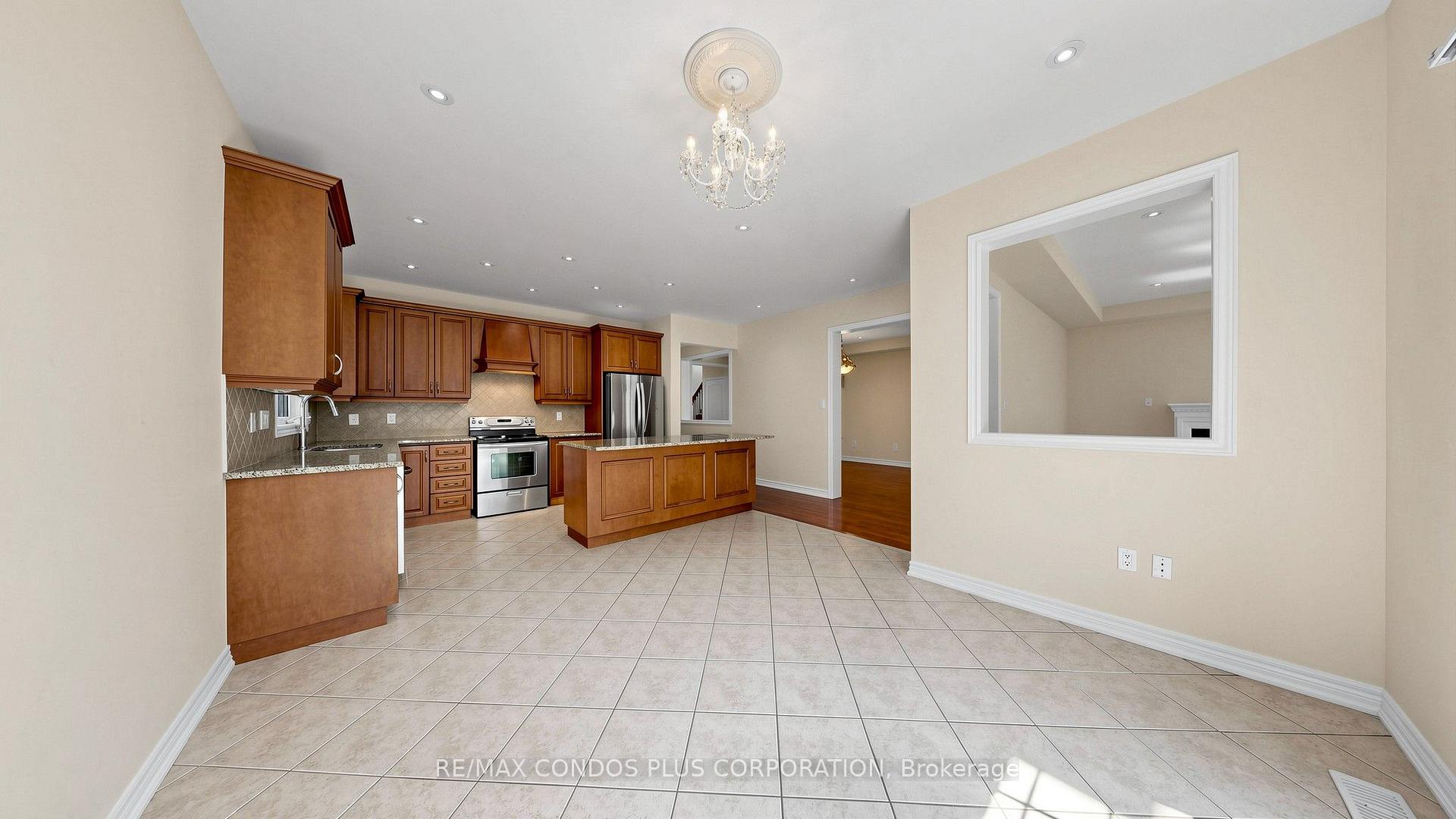 Photo 14 of 139 Queen Filomena Avenue, Vaughan, Patterson — HOMEH