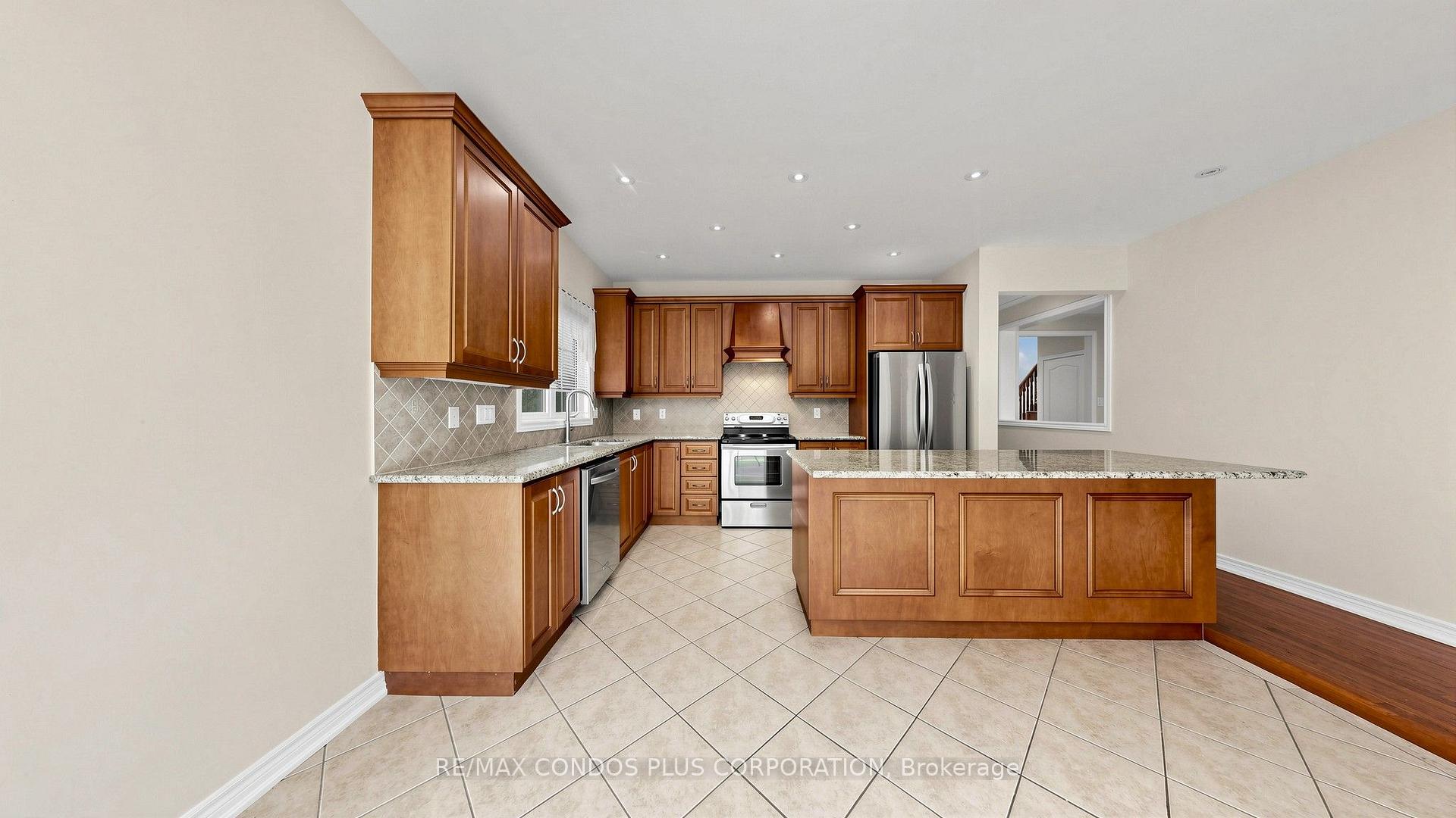 Photo 15 of 139 Queen Filomena Avenue, Vaughan, Patterson — HOMEH