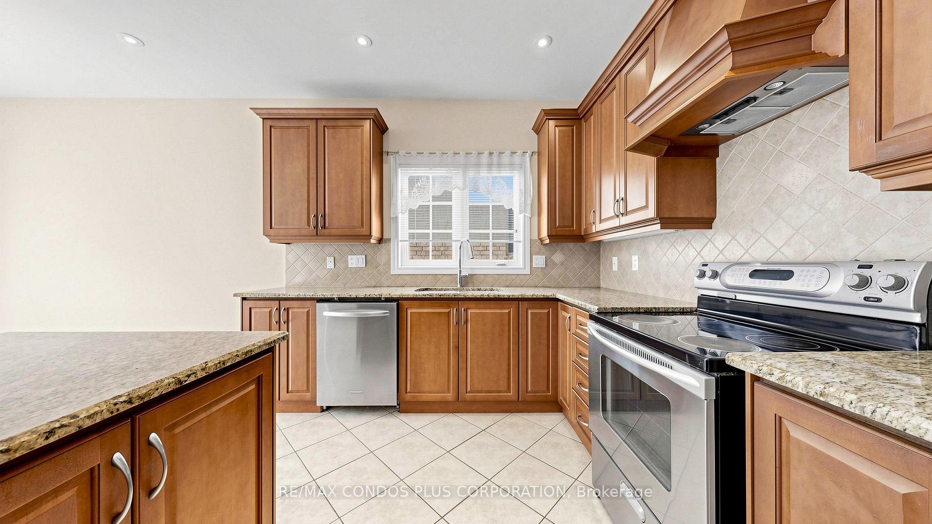 Photo 18 of 139 Queen Filomena Avenue, Vaughan, Patterson — HOMEH