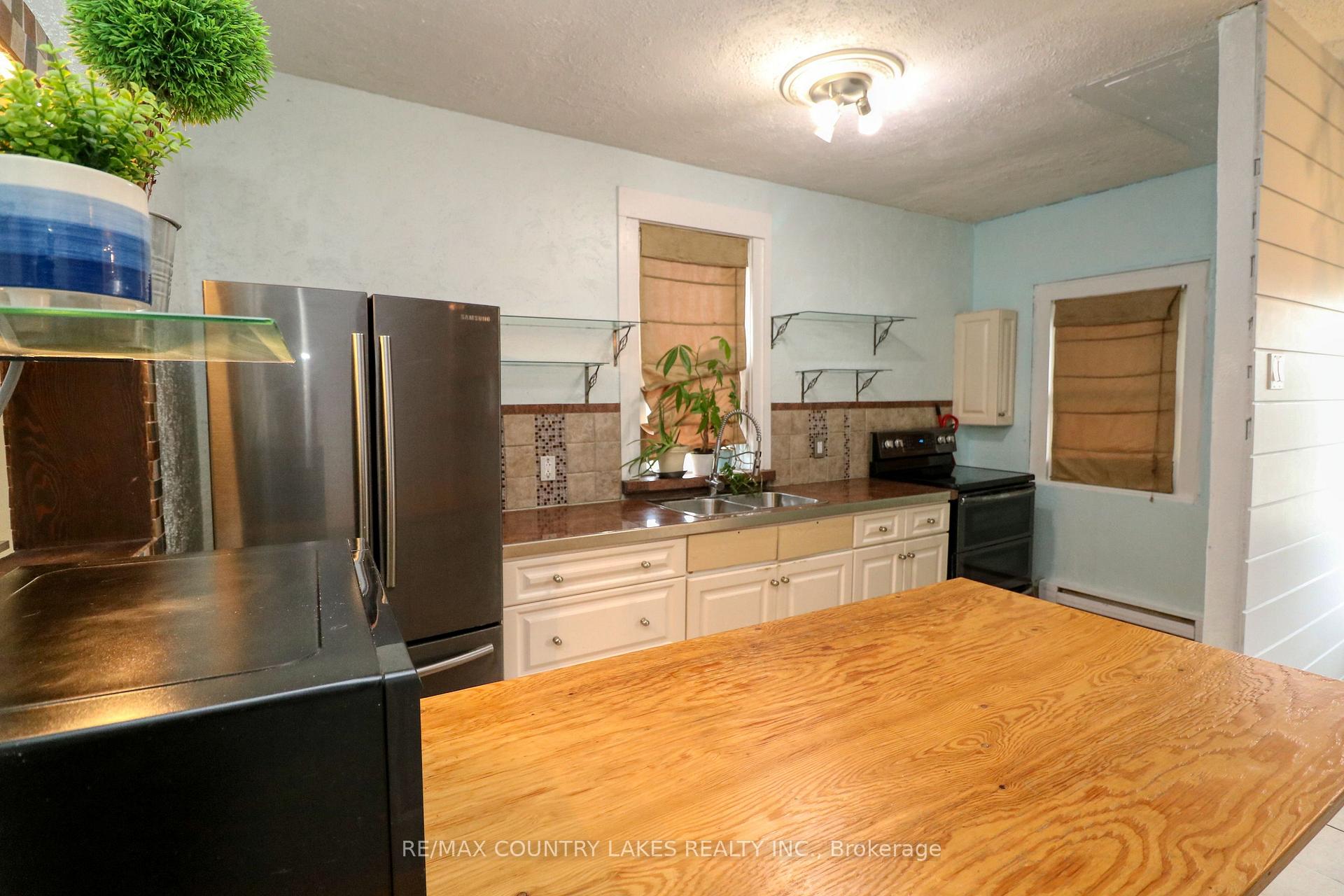 Photo 4 of 607 Simcoe Street, Brock, Beaverton — HOMEH