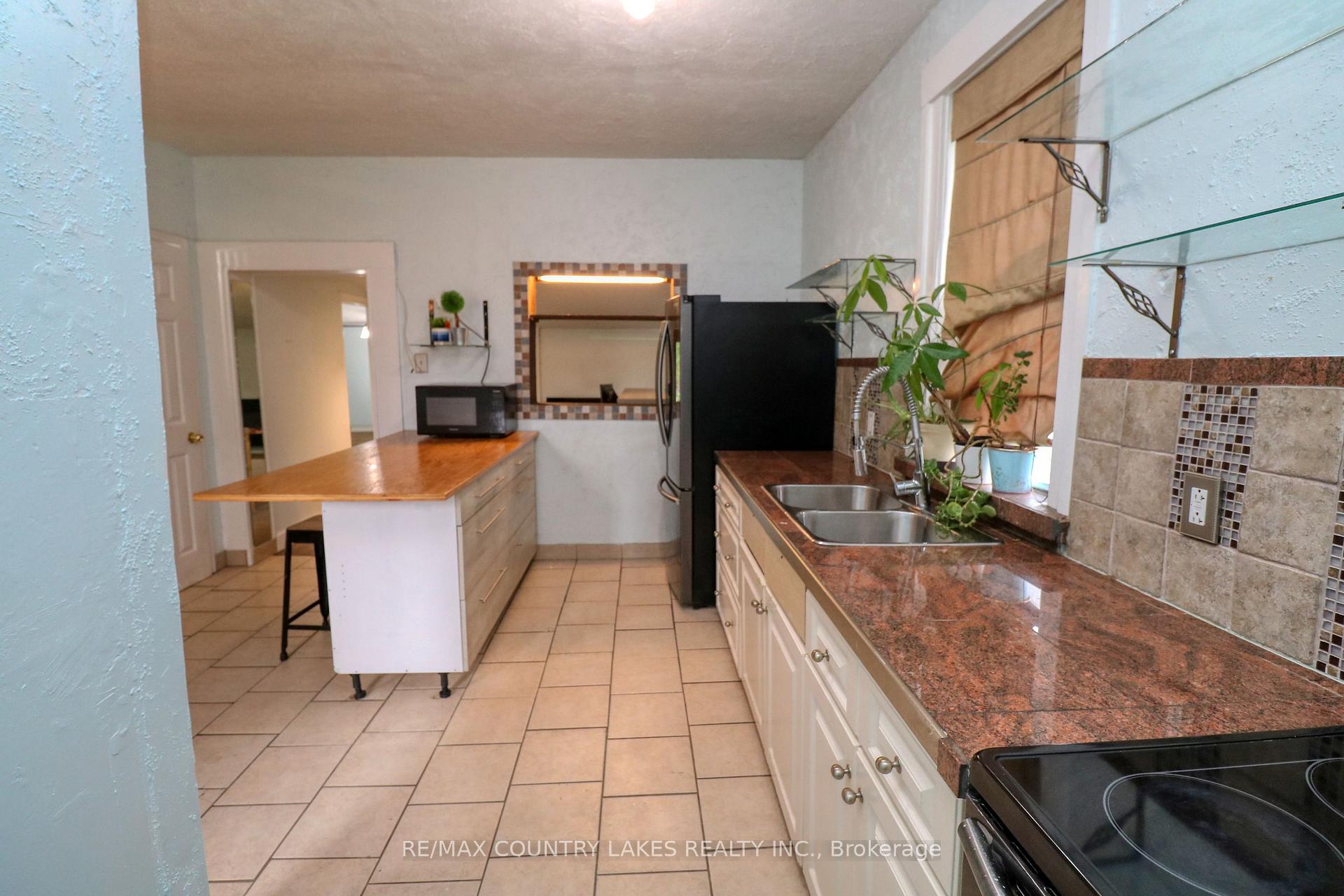 Photo 5 of 607 Simcoe Street, Brock, Beaverton — HOMEH