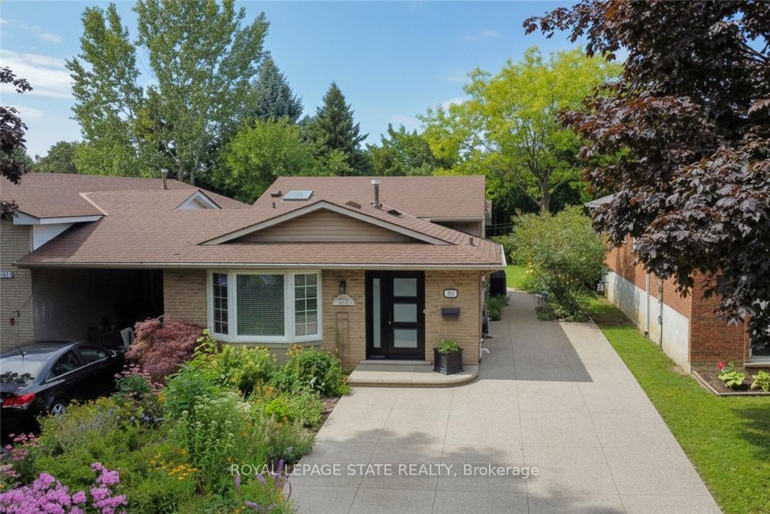 Photo 4 of 374 Brigadoon Drive, Hamilton, Gourley — HOMEH