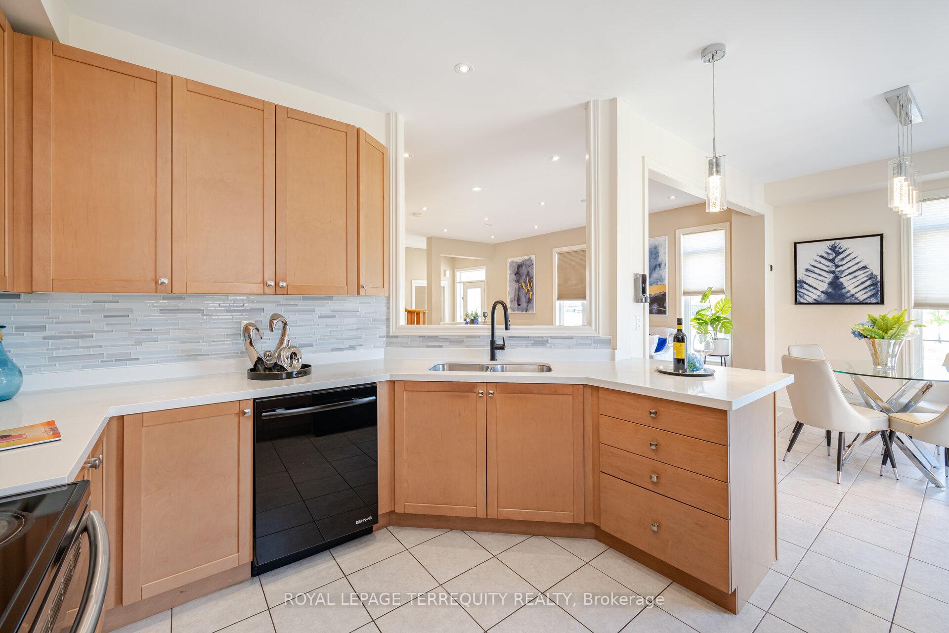 Photo 15 of 36 Chokecherry Crescent, Markham, Wismer — HOMEH