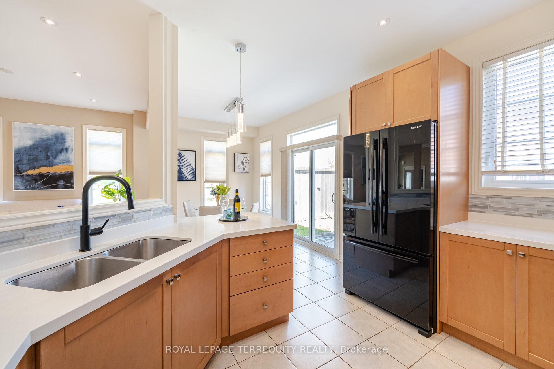 Photo 16 of 36 Chokecherry Crescent, Markham, Wismer — HOMEH