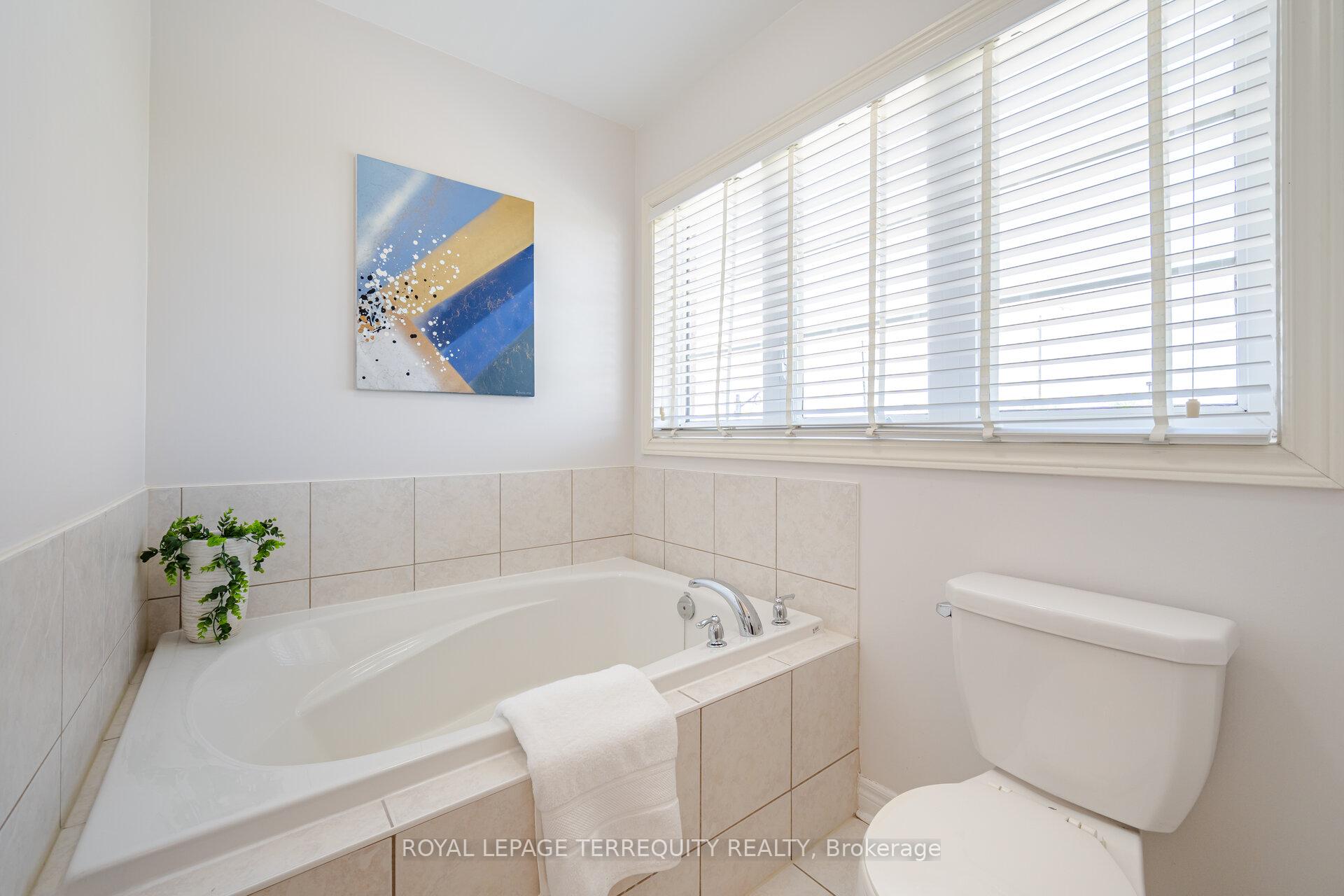 Photo 22 of 36 Chokecherry Crescent, Markham, Wismer — HOMEH