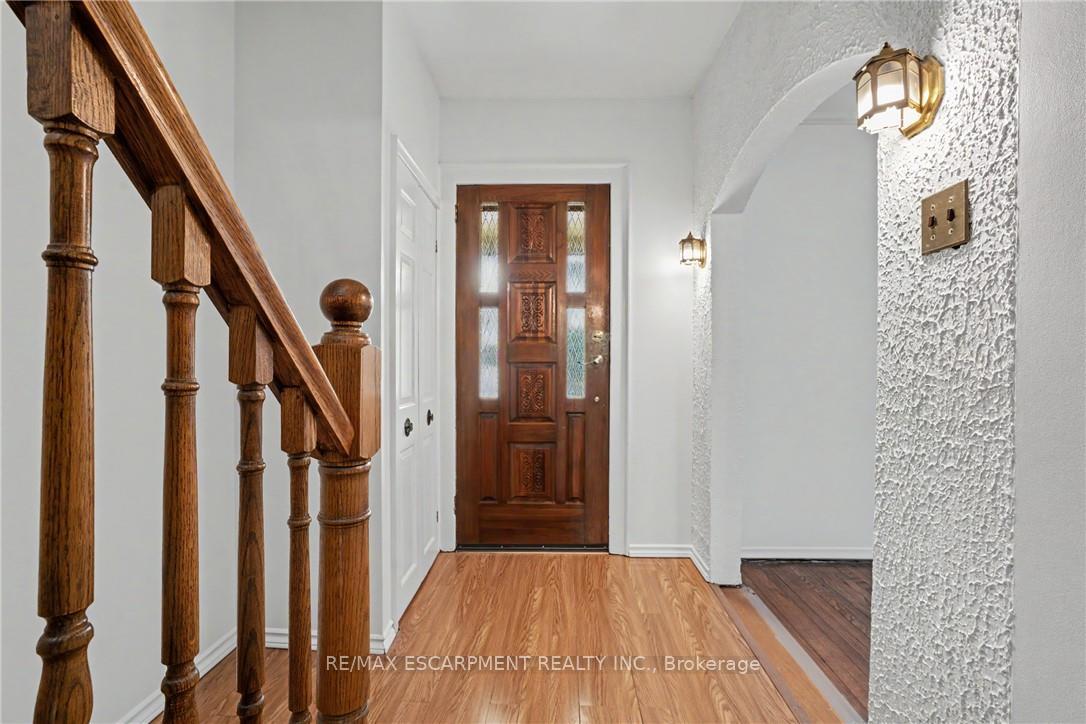 Photo 5 of 18 Elma Street, Etobicoke, Mimico — HOMEH