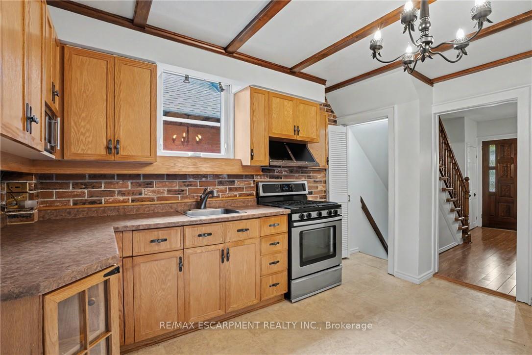 Photo 12 of 18 Elma Street, Etobicoke, Mimico — HOMEH