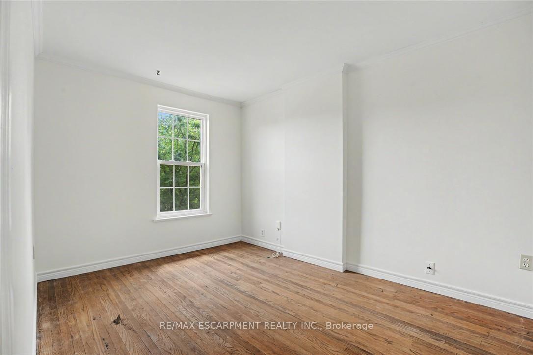 Photo 16 of 18 Elma Street, Etobicoke, Mimico — HOMEH