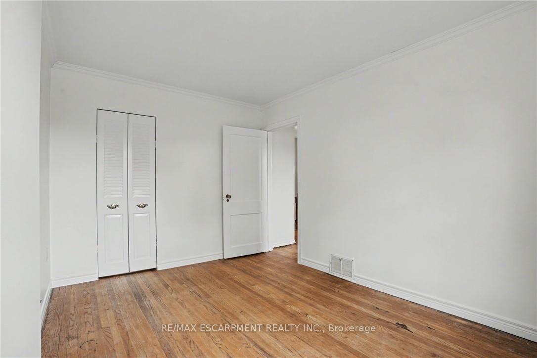 Photo 17 of 18 Elma Street, Etobicoke, Mimico — HOMEH