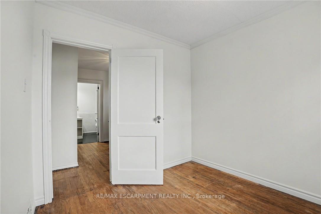 Photo 19 of 18 Elma Street, Etobicoke, Mimico — HOMEH