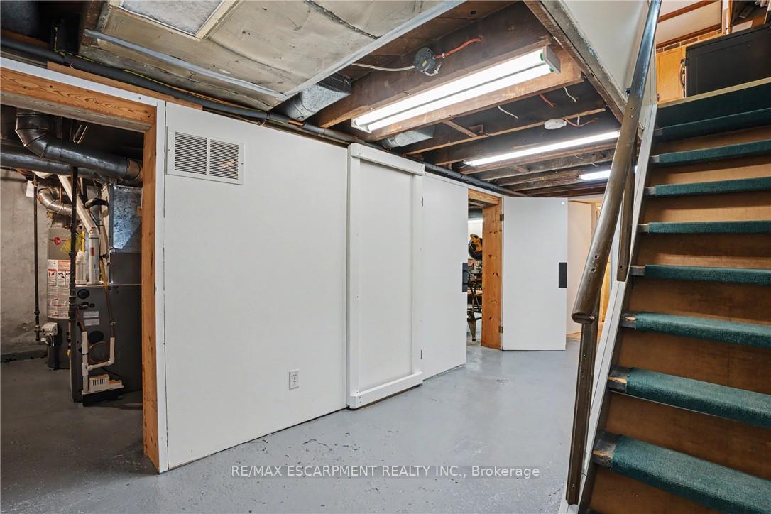 Photo 23 of 18 Elma Street, Etobicoke, Mimico — HOMEH