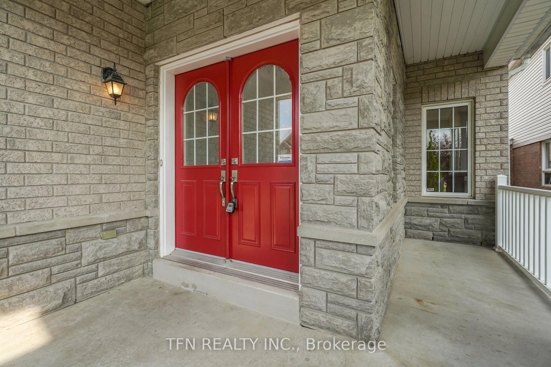 Photo 4 of Unit Upper, 1648 Pennel Drive, Oshawa, Taunton — HOMEH