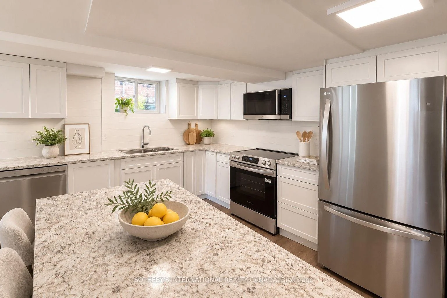 Photo 7 of Unit Lower, 458A Oriole Parkway, Toronto, Yonge-Eglinton — HOMEH