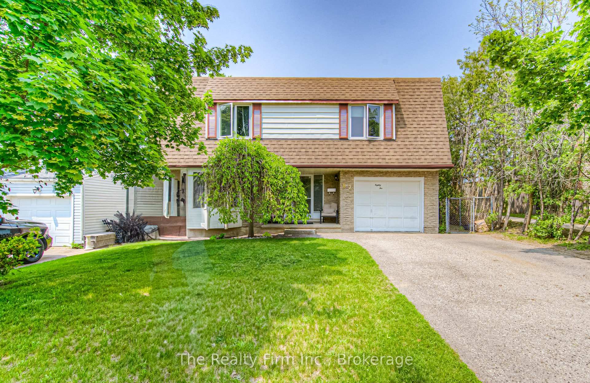 Photo 1 of 82 Roseneath Crescent, Kitchener, Laurentian Hills — HOMEH