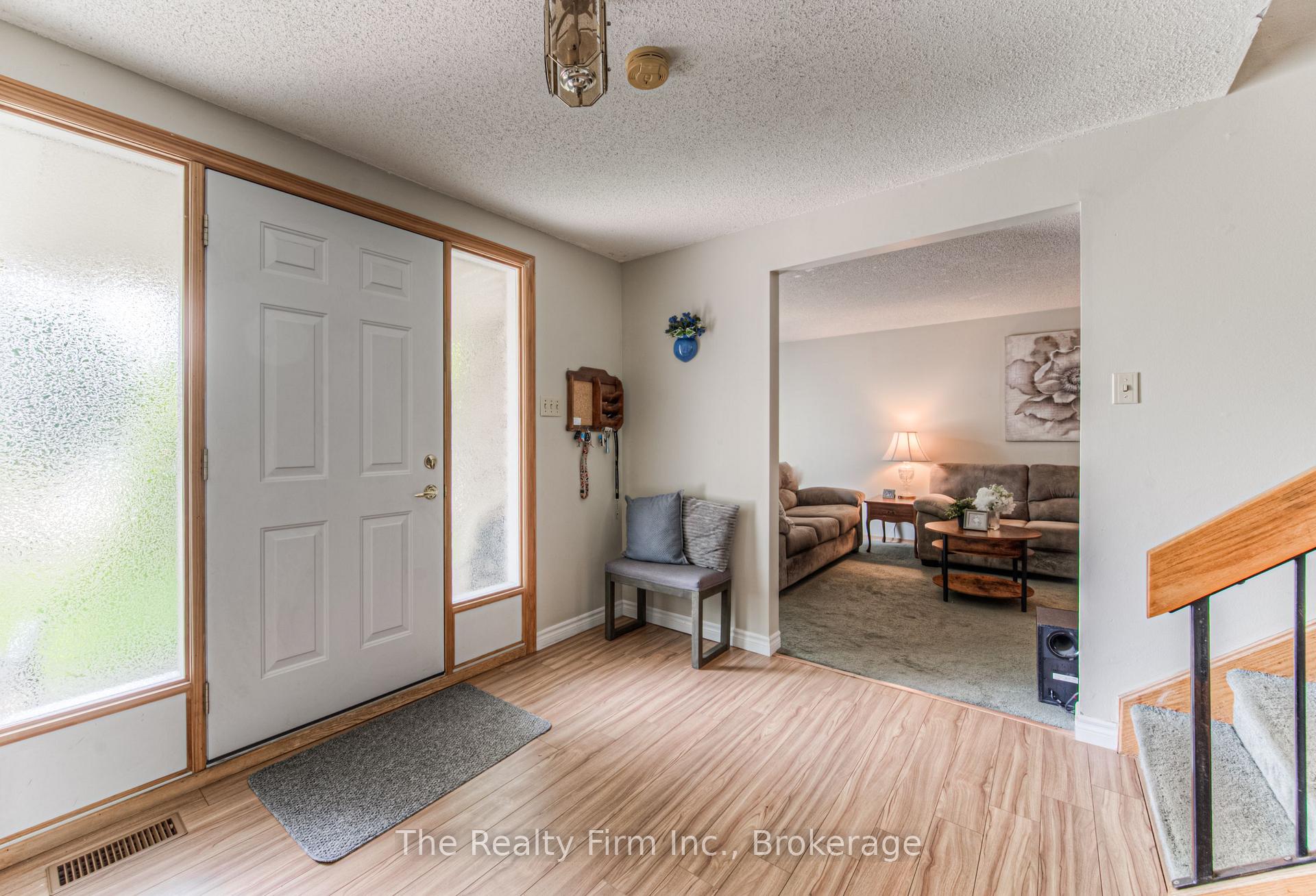 Photo 2 of 82 Roseneath Crescent, Kitchener, Laurentian Hills — HOMEH