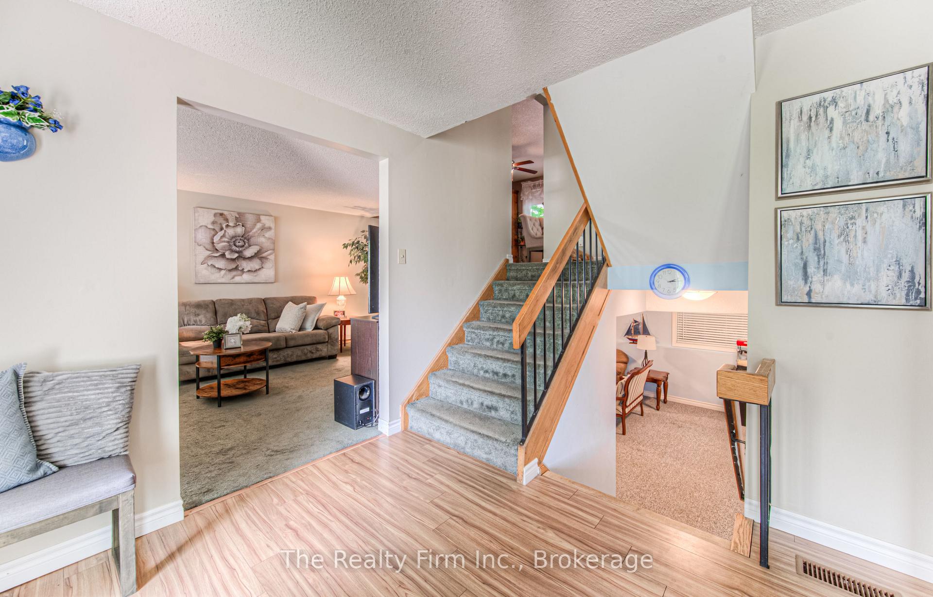 Photo 3 of 82 Roseneath Crescent, Kitchener, Laurentian Hills — HOMEH