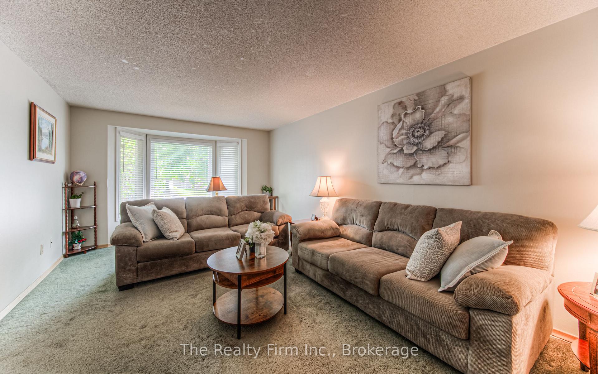 Photo 7 of 82 Roseneath Crescent, Kitchener, Laurentian Hills — HOMEH