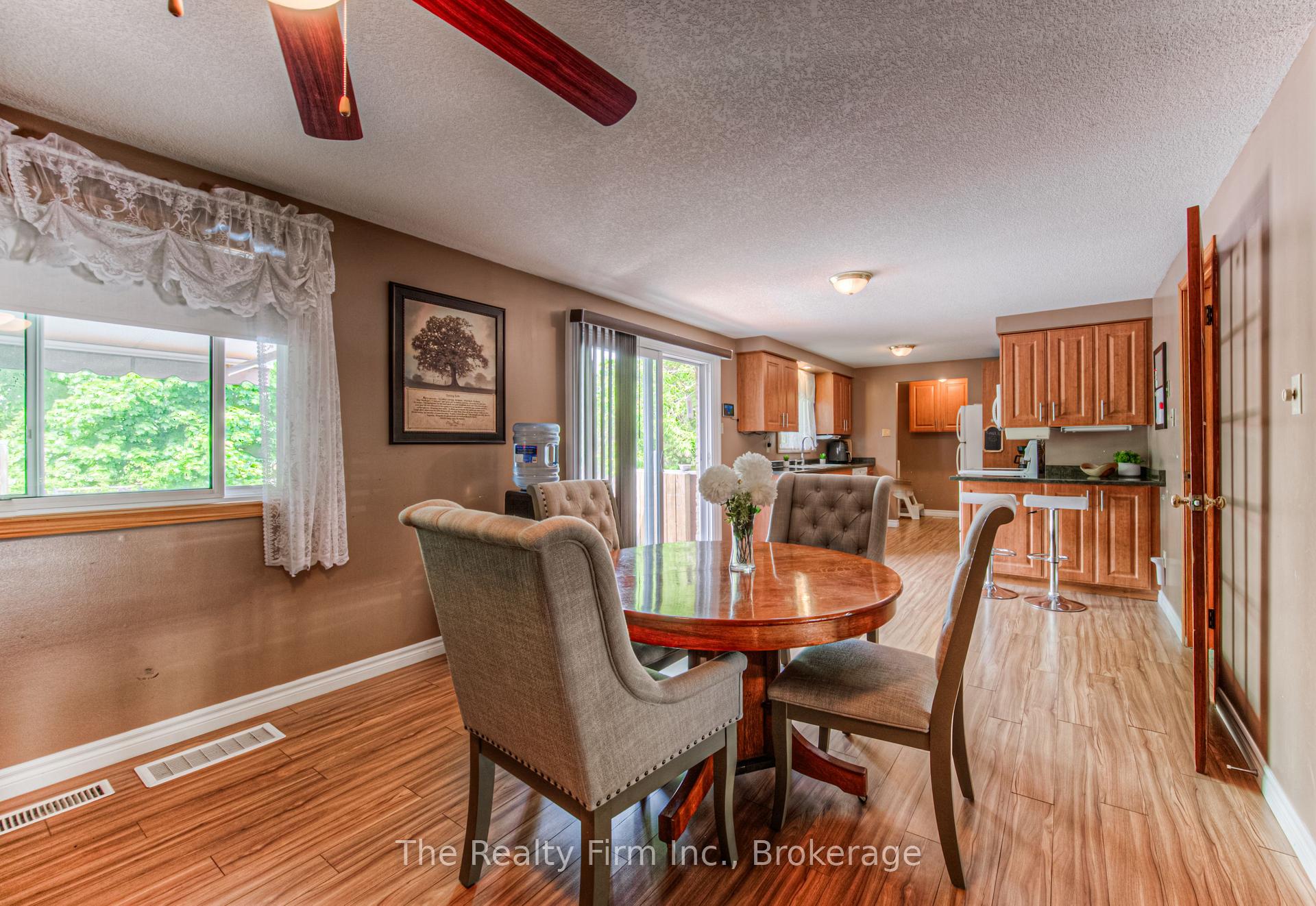 Photo 8 of 82 Roseneath Crescent, Kitchener, Laurentian Hills — HOMEH