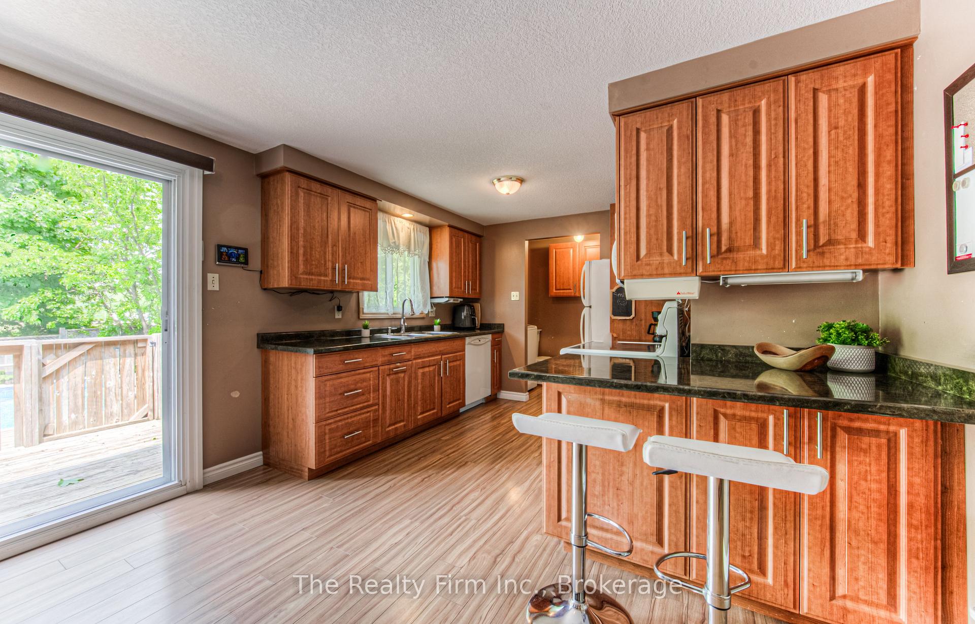 Photo 11 of 82 Roseneath Crescent, Kitchener, Laurentian Hills — HOMEH