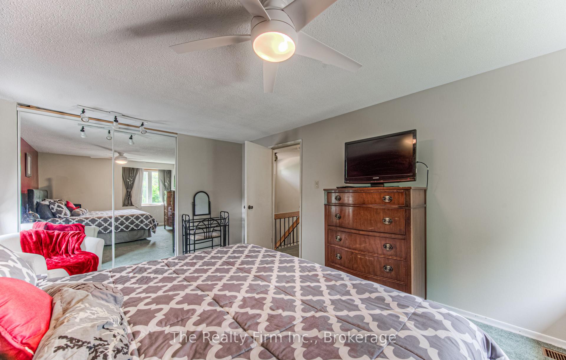 Photo 16 of 82 Roseneath Crescent, Kitchener, Laurentian Hills — HOMEH