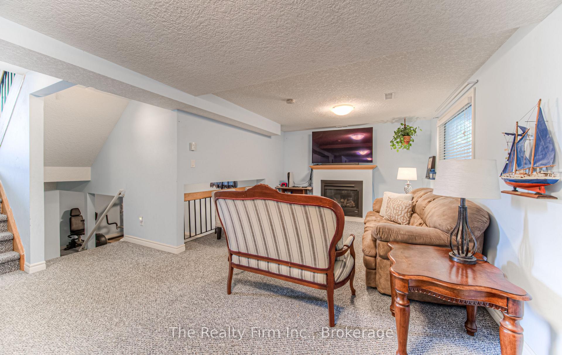 Photo 22 of 82 Roseneath Crescent, Kitchener, Laurentian Hills — HOMEH