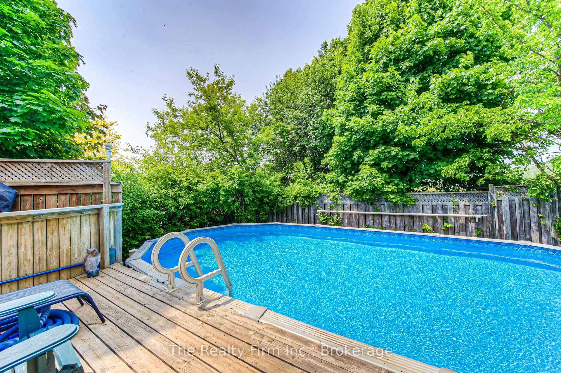 Photo 32 of 82 Roseneath Crescent, Kitchener, Laurentian Hills — HOMEH