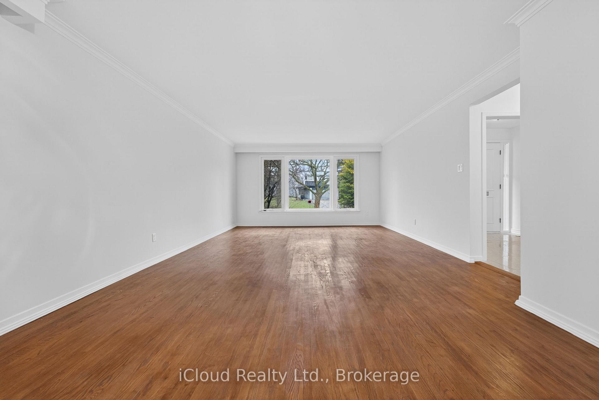 Photo 13 of 52 Montressor Drive, North York, St. Andrew-Windfields — HOMEH