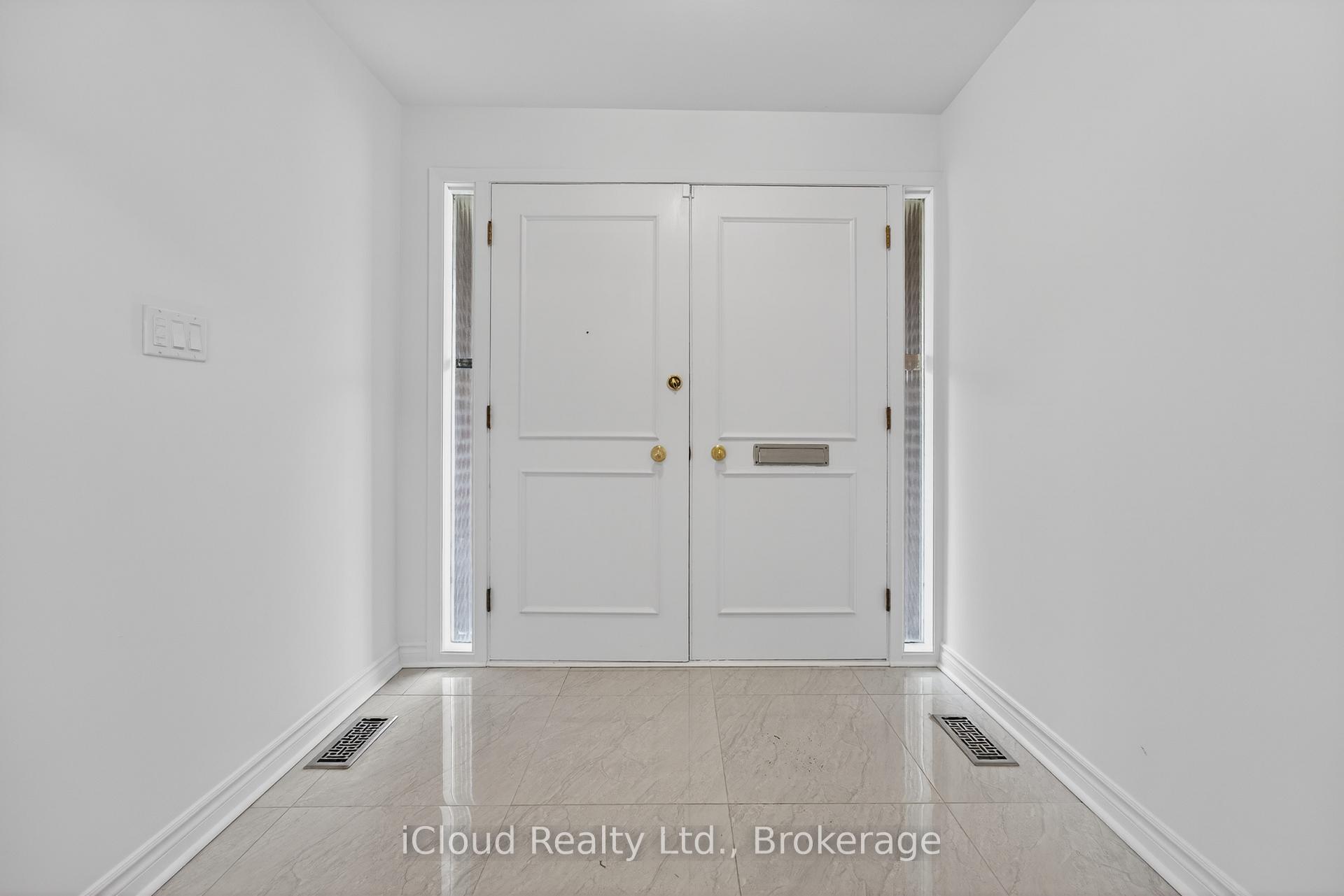 Photo 14 of 52 Montressor Drive, North York, St. Andrew-Windfields — HOMEH