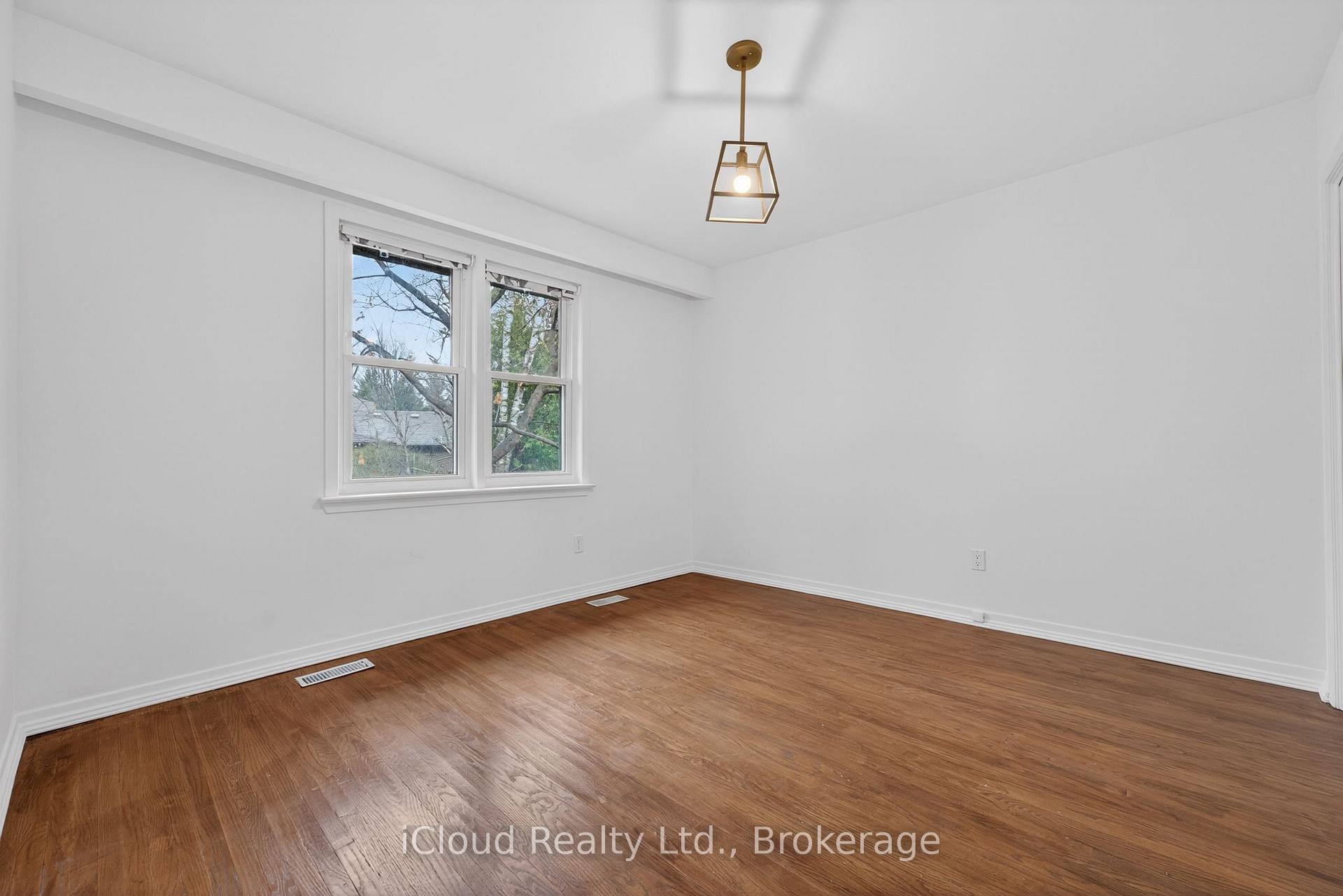 Photo 17 of 52 Montressor Drive, North York, St. Andrew-Windfields — HOMEH