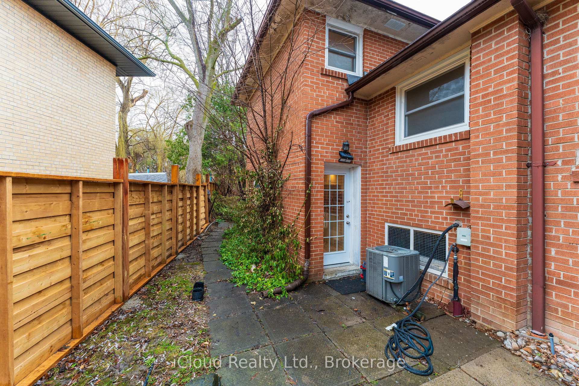 Photo 25 of 52 Montressor Drive, North York, St. Andrew-Windfields — HOMEH