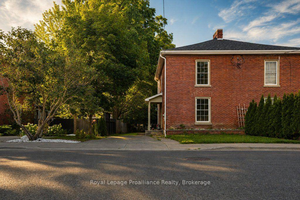 Photo 2 of 275 Charles Street, Belleville, Belleville Ward — HOMEH