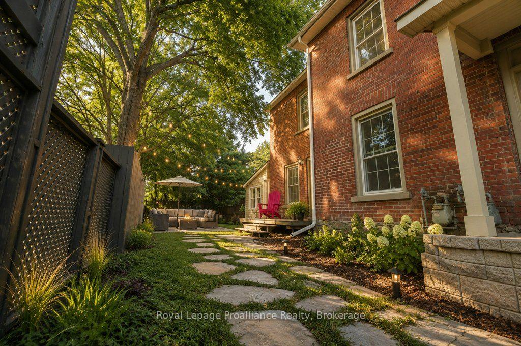 Photo 3 of 275 Charles Street, Belleville, Belleville Ward — HOMEH