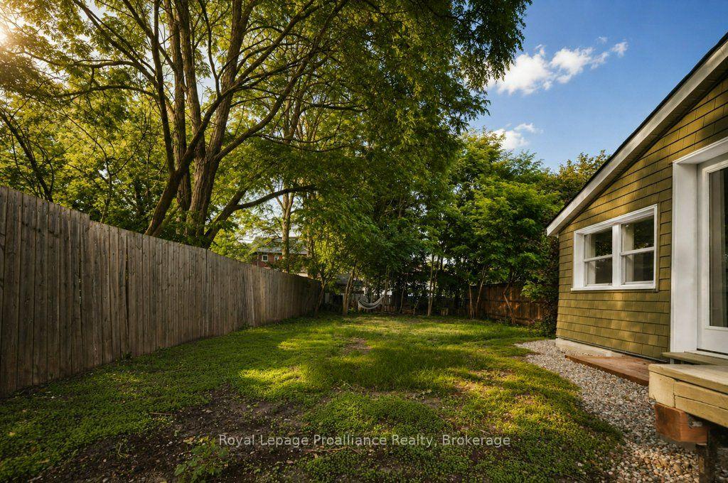 Photo 4 of 275 Charles Street, Belleville, Belleville Ward — HOMEH