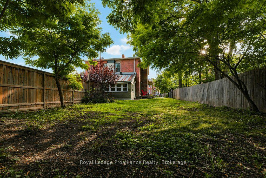 Photo 5 of 275 Charles Street, Belleville, Belleville Ward — HOMEH