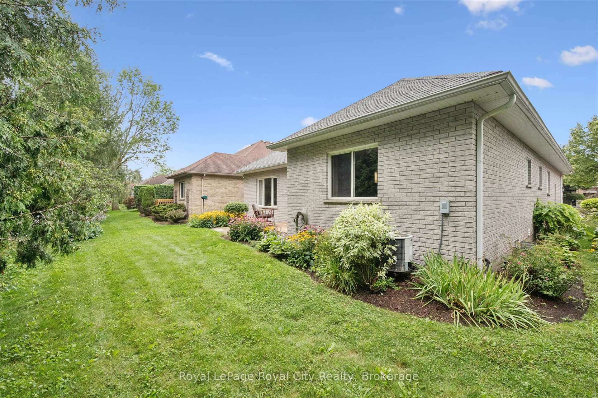 Photo 38 of 47 White Pine Way, Guelph, Village By The Arboretum — HOMEH