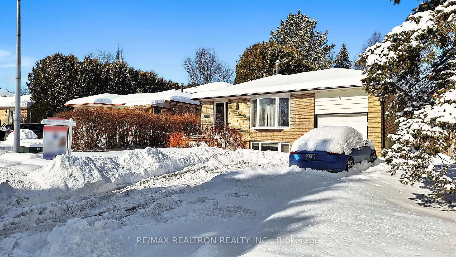 Photo 1 of 6 Hammond Drive, Aurora, Aurora Heights — HOMEH