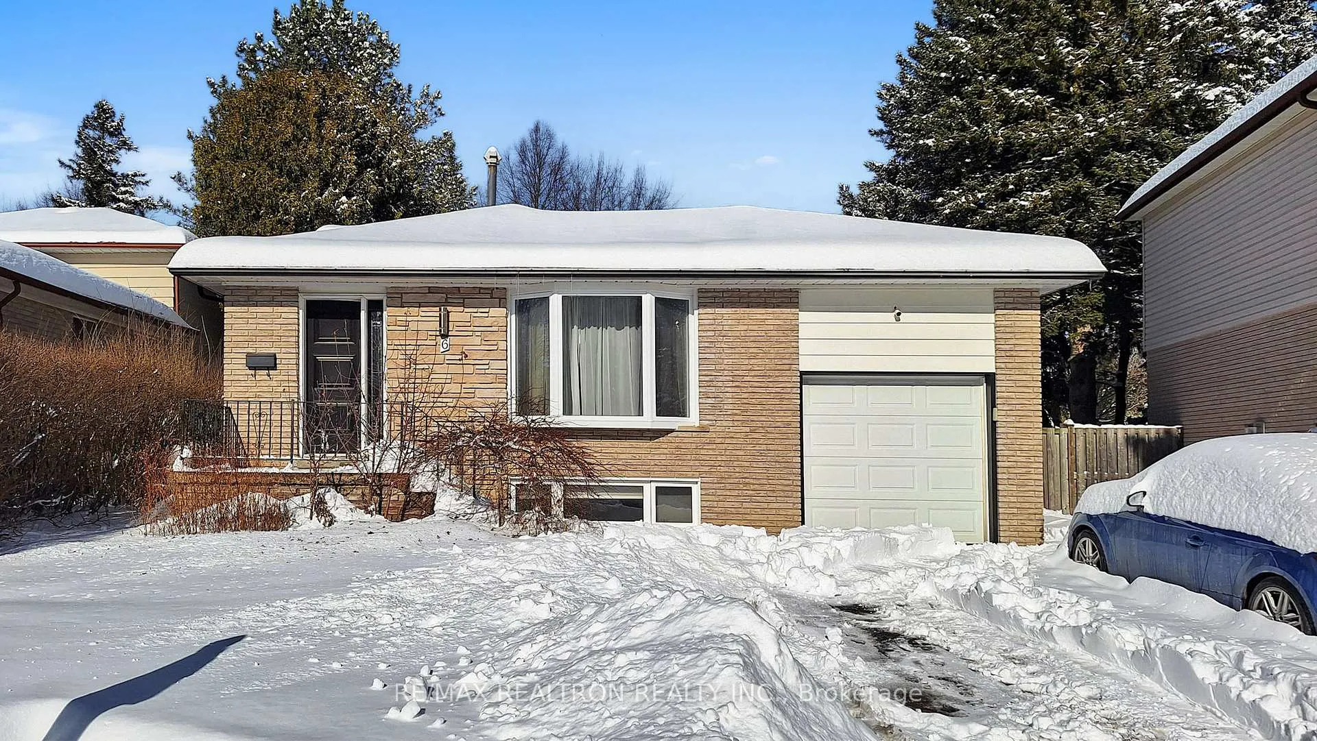 Photo 2 of 6 Hammond Drive, Aurora, Aurora Heights — HOMEH