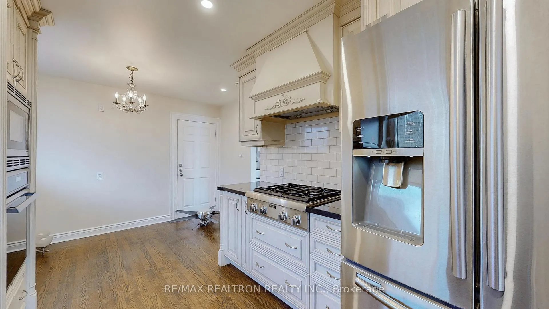 Photo 7 of 6 Hammond Drive, Aurora, Aurora Heights — HOMEH