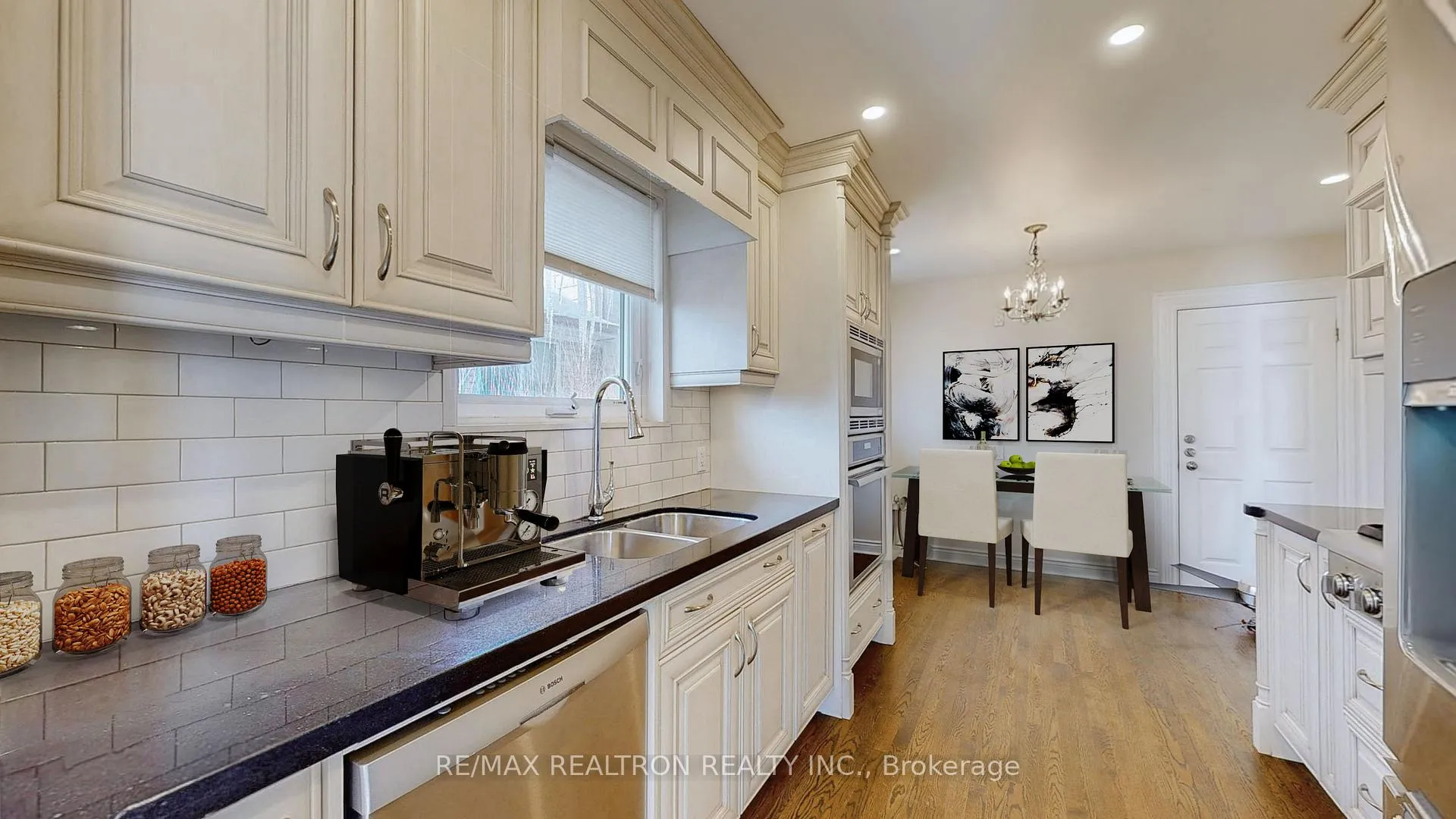 Photo 9 of 6 Hammond Drive, Aurora, Aurora Heights — HOMEH