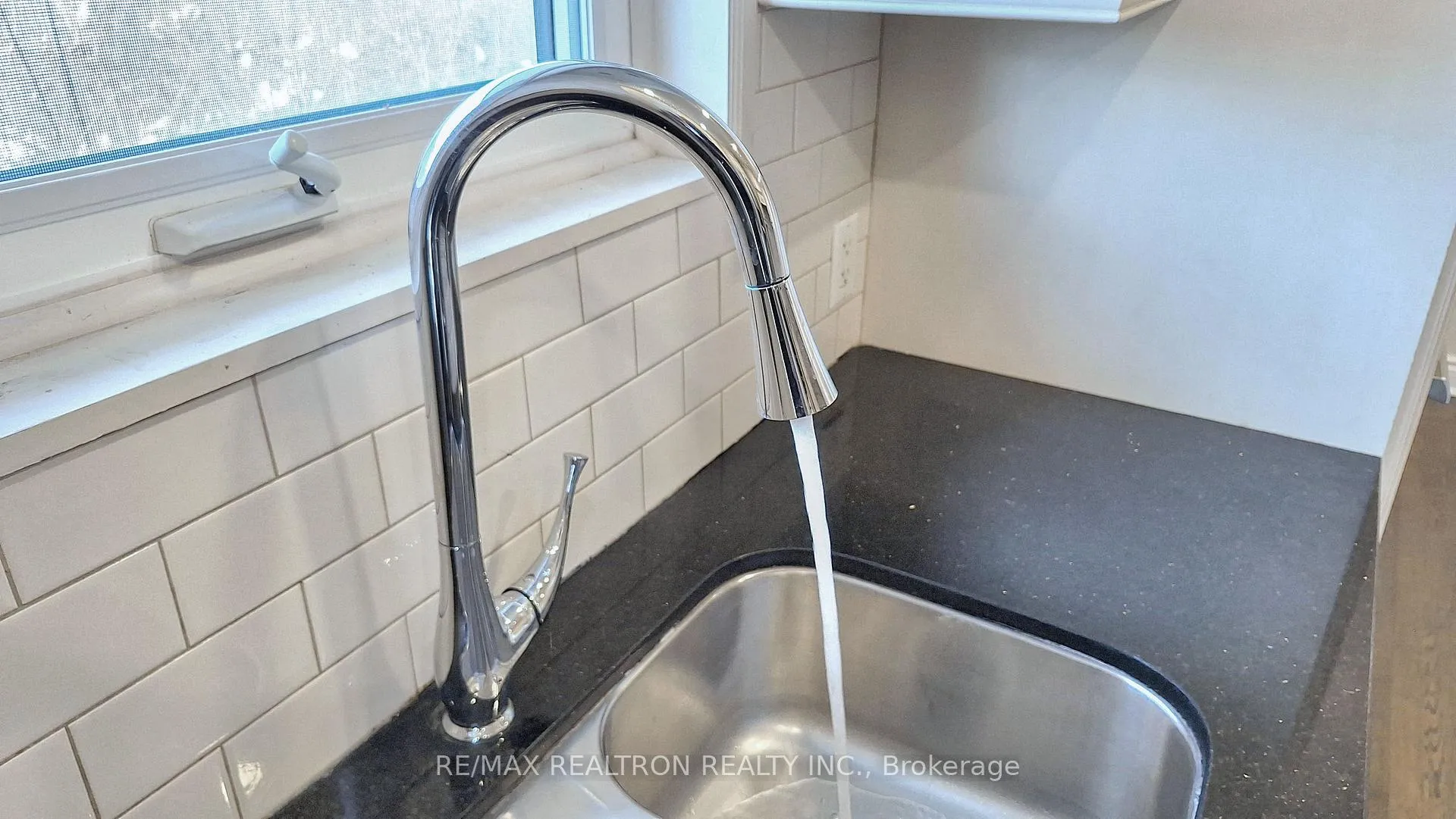Photo 12 of 6 Hammond Drive, Aurora, Aurora Heights — HOMEH