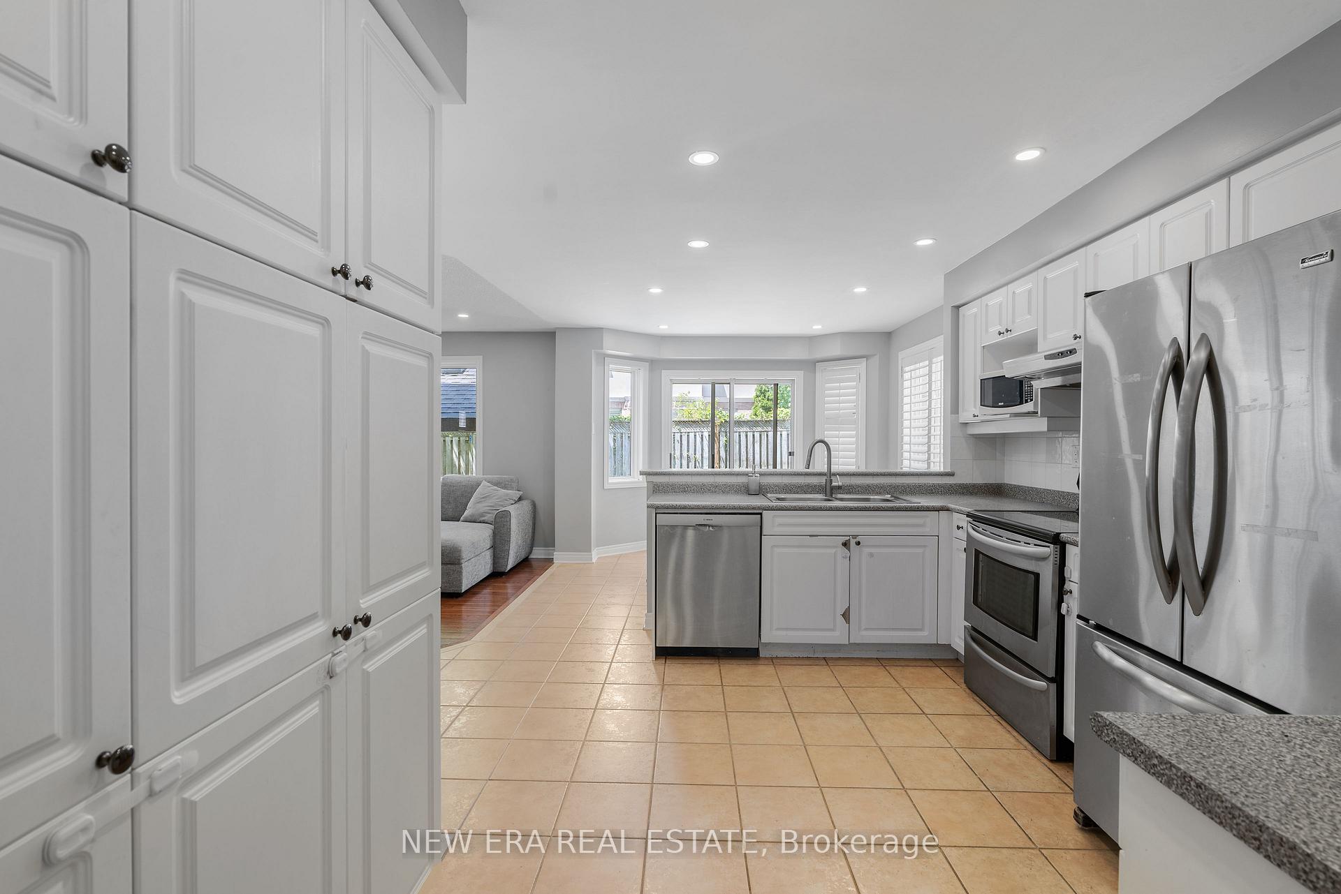 Photo 3 of 2855 Duncairn Drive, Mississauga, Central Erin Mills — HOMEH