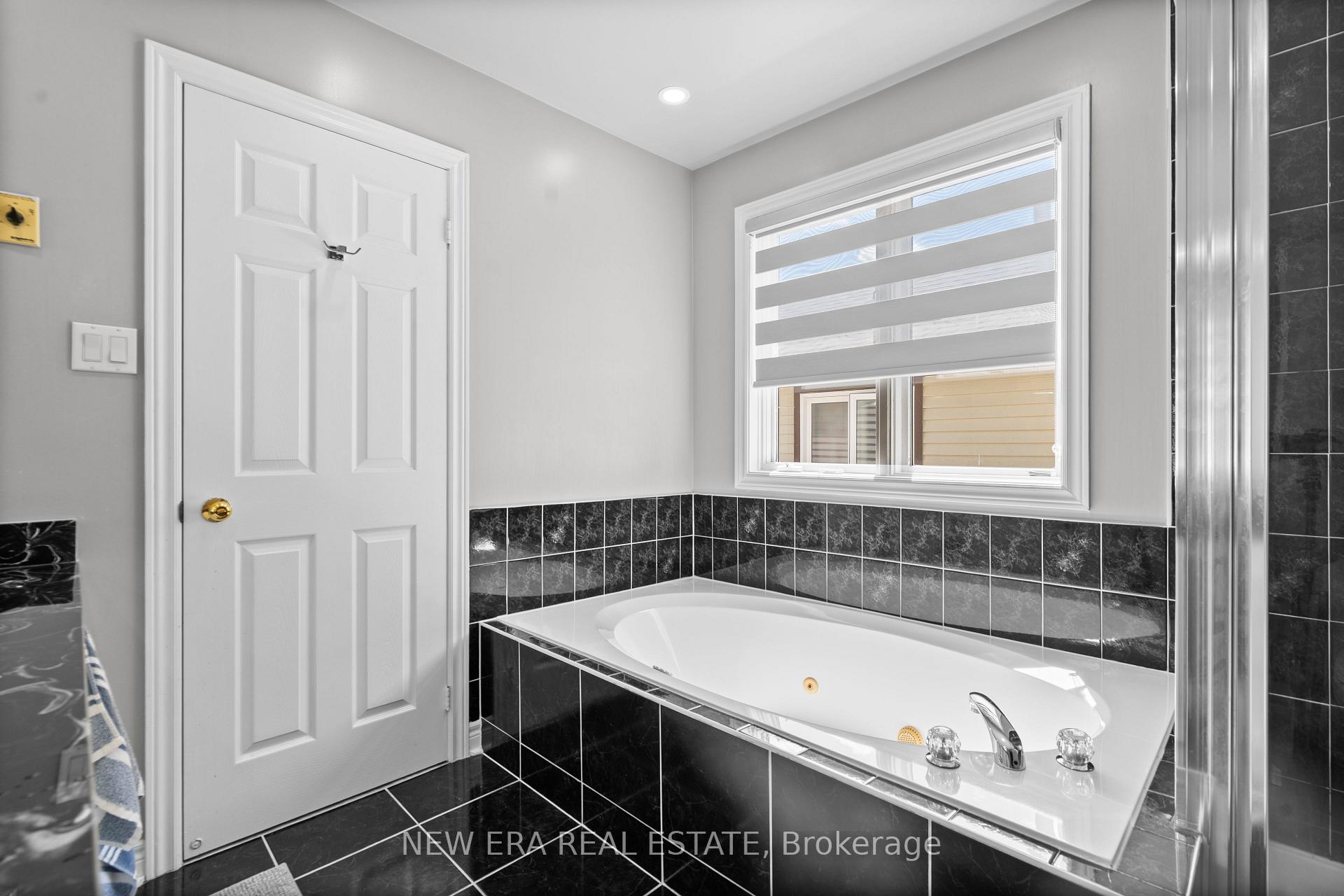 Photo 23 of 2855 Duncairn Drive, Mississauga, Central Erin Mills — HOMEH
