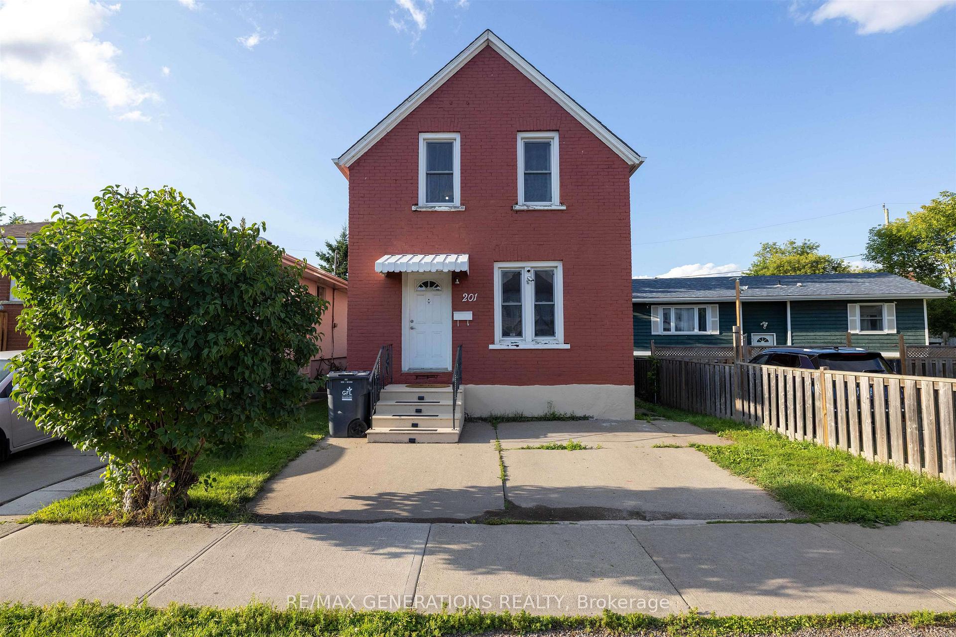 Photo 1 of 201 Cumming Street, Thunder Bay, East End — HOMEH