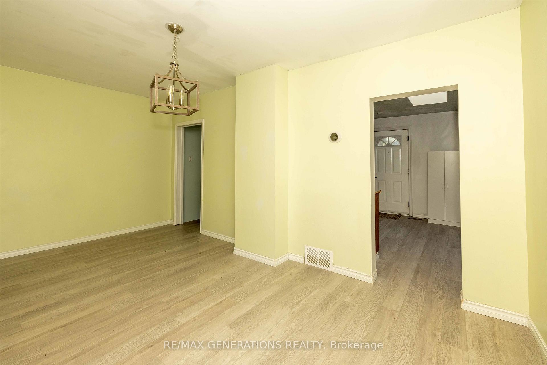 Photo 3 of 201 Cumming Street, Thunder Bay, East End — HOMEH