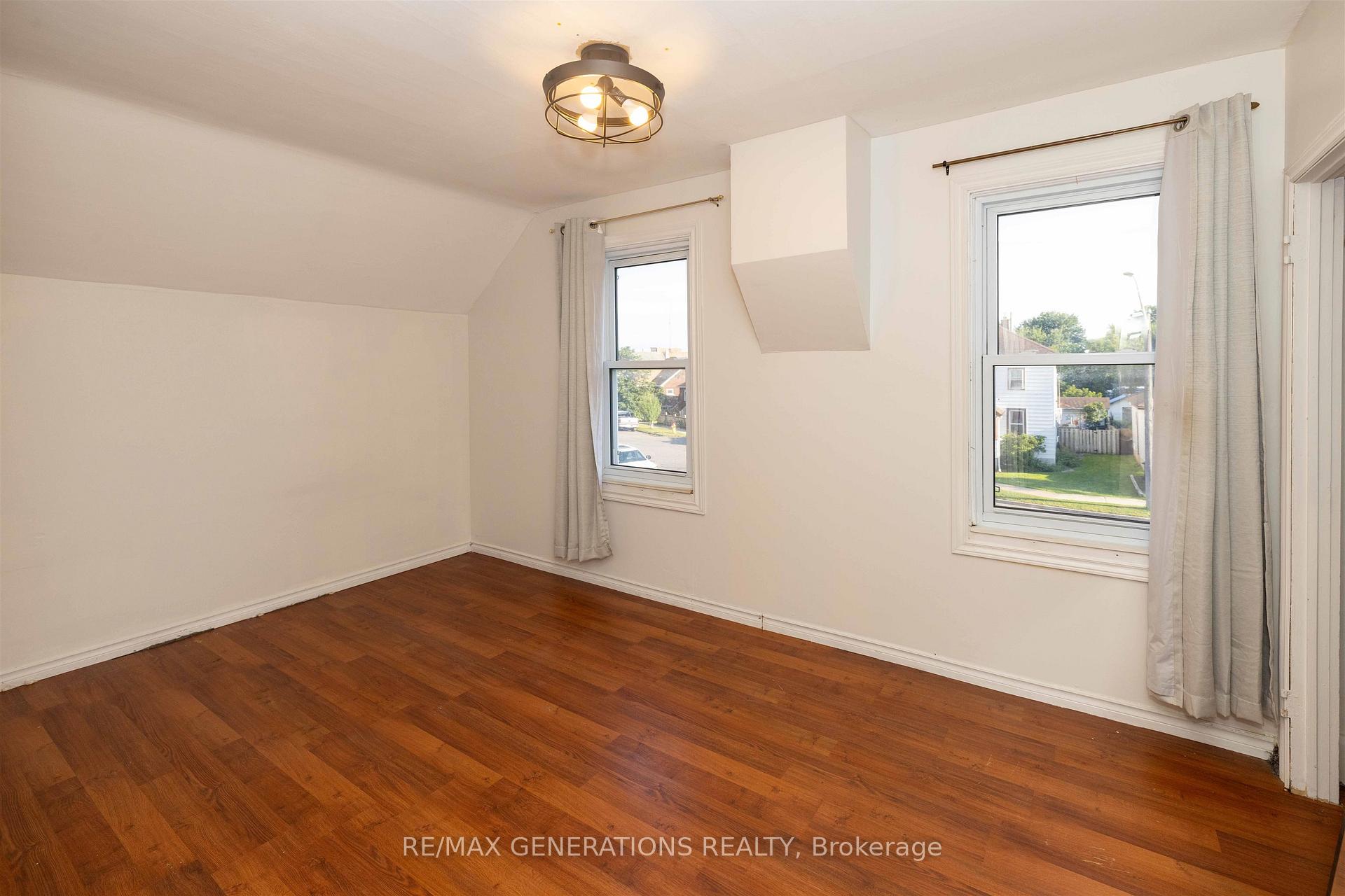 Photo 7 of 201 Cumming Street, Thunder Bay, East End — HOMEH