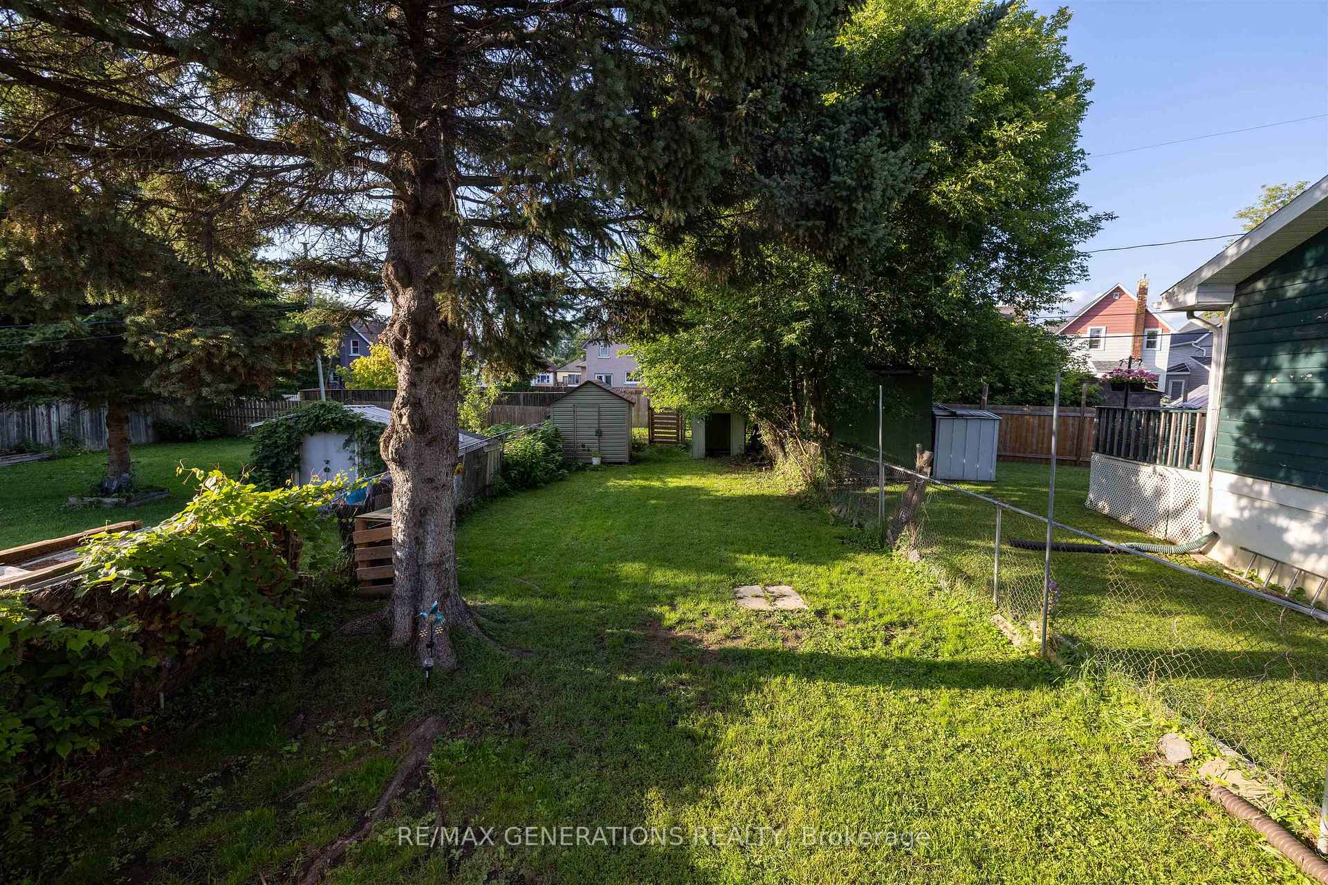 Photo 11 of 201 Cumming Street, Thunder Bay, East End — HOMEH
