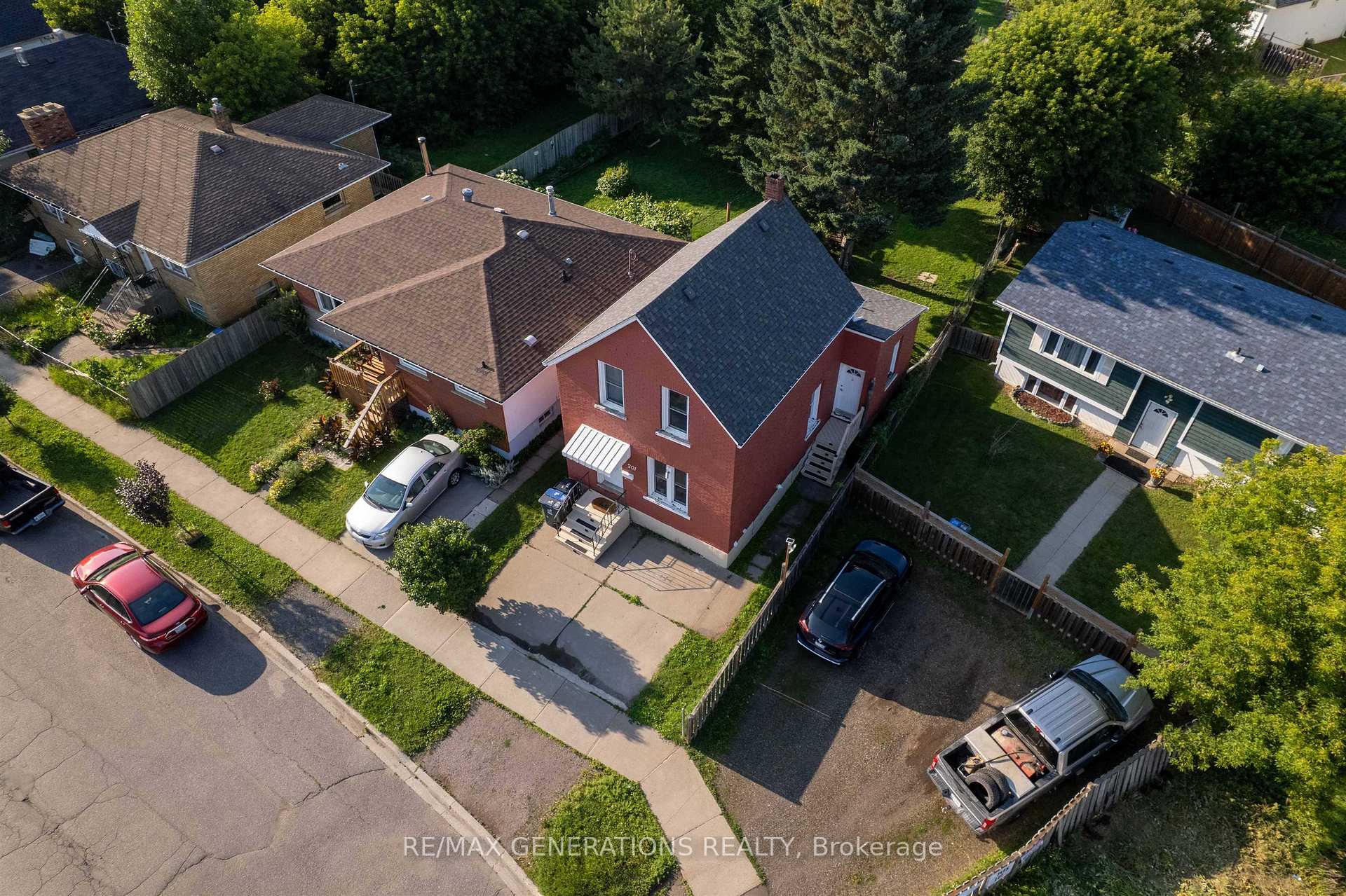 Photo 16 of 201 Cumming Street, Thunder Bay, East End — HOMEH