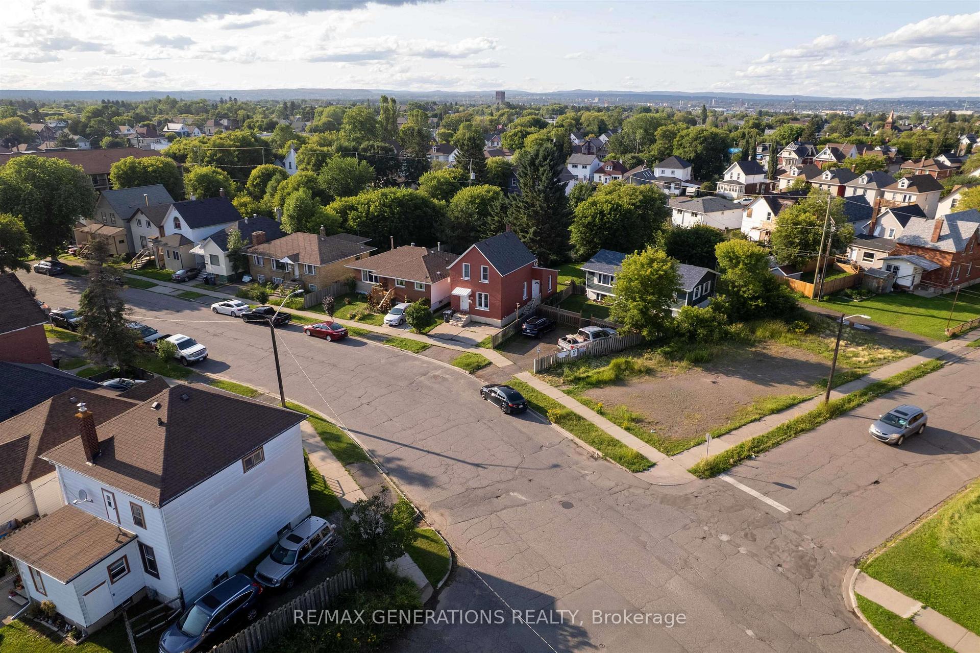 Photo 17 of 201 Cumming Street, Thunder Bay, East End — HOMEH