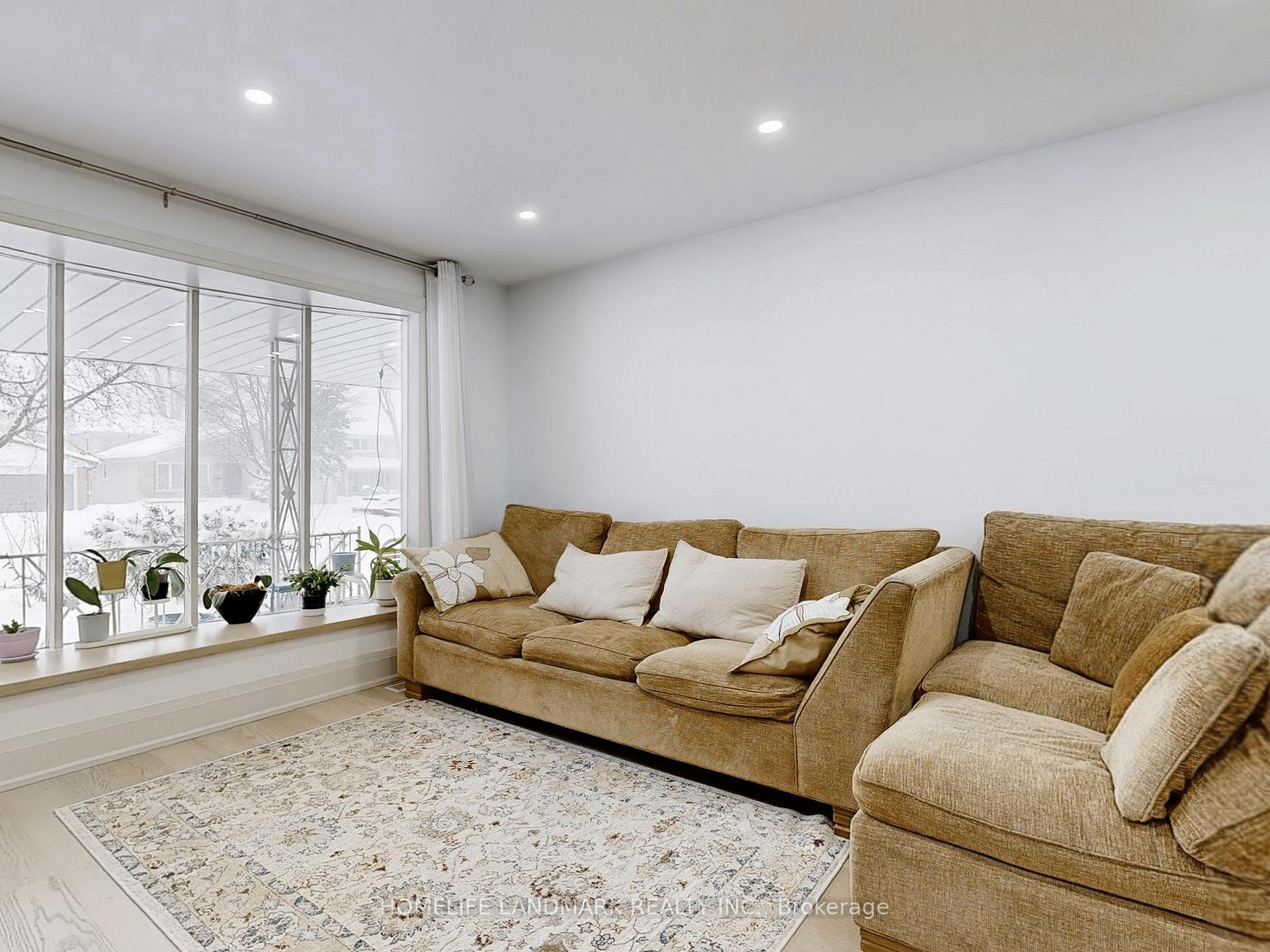 Photo 2 of 50 Bruce Farm Drive, North York, Bayview Woods-Steeles — HOMEH
